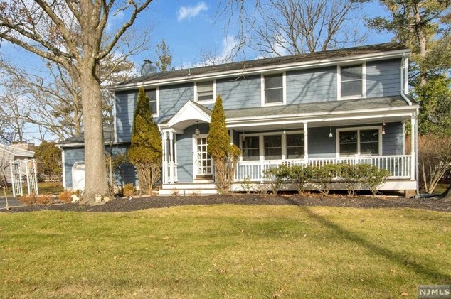 33 Riker Ave, Harrington Park, NJ 07640