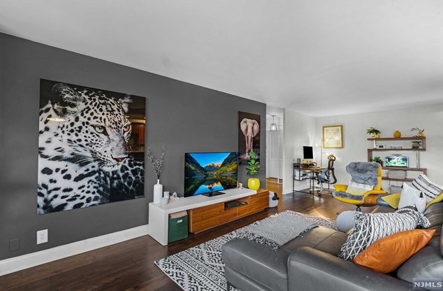 530 Valley Rd #c001w, Montclair, NJ 07043
