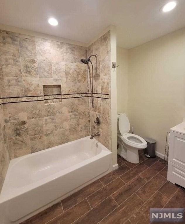 744 New York Ave, Lyndhurst, NJ 07071