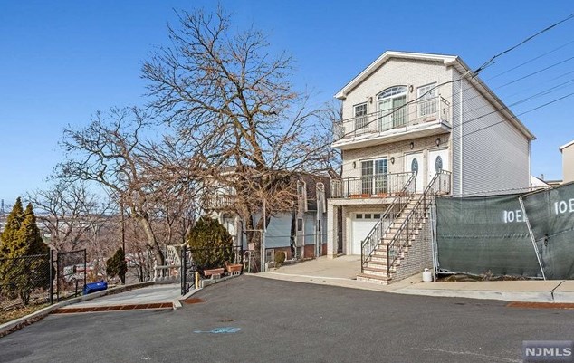 11 Elm St, Jersey City, NJ 07306-3508