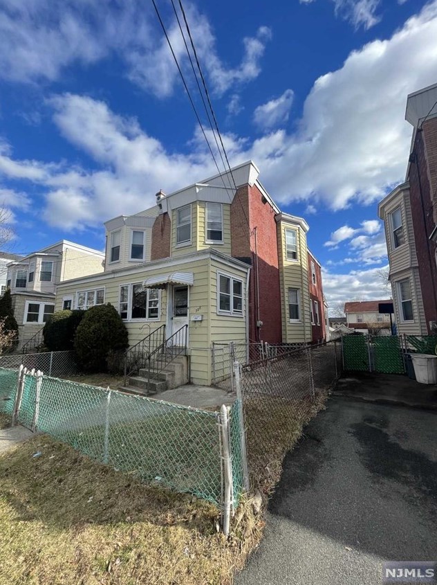 388 Chestnut St, Kearny, NJ 07032
