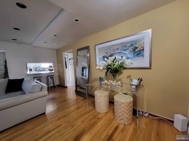 5 Hooks Ln #3, Edgewater, NJ 07020