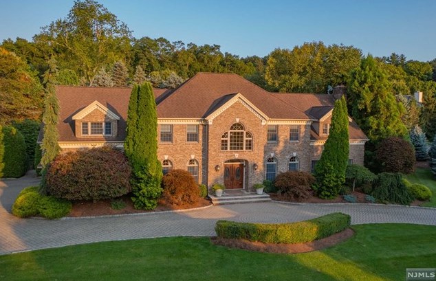 15 Mettowee Farms Ct, Upper Saddle River, NJ 07458