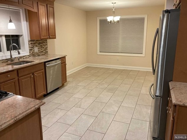 518 Saddle River Rd, Saddle Brook NJ  07663-4635 exterior