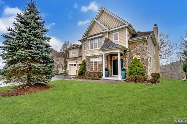 4 Point View, Oakland, NJ 07436