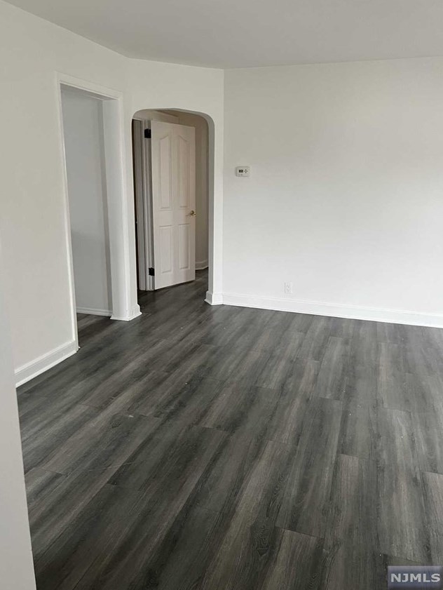 40 Hickory Ave, Bergenfield, NJ 07621