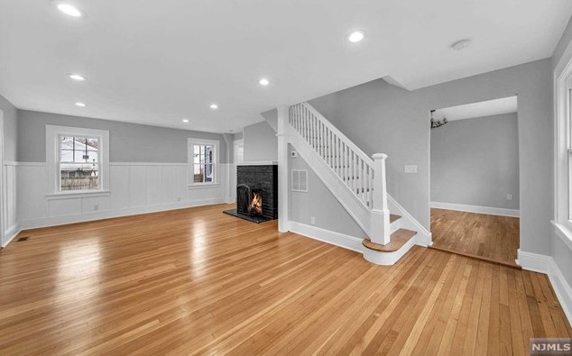 11 Oak St, Moonachie, NJ 07074