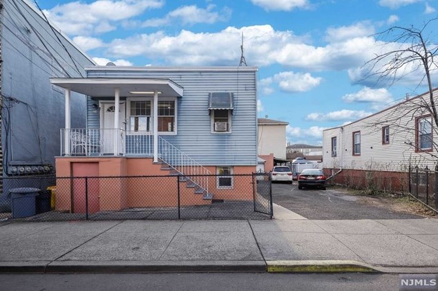 274 Delano Pl, Fairview, NJ 07022