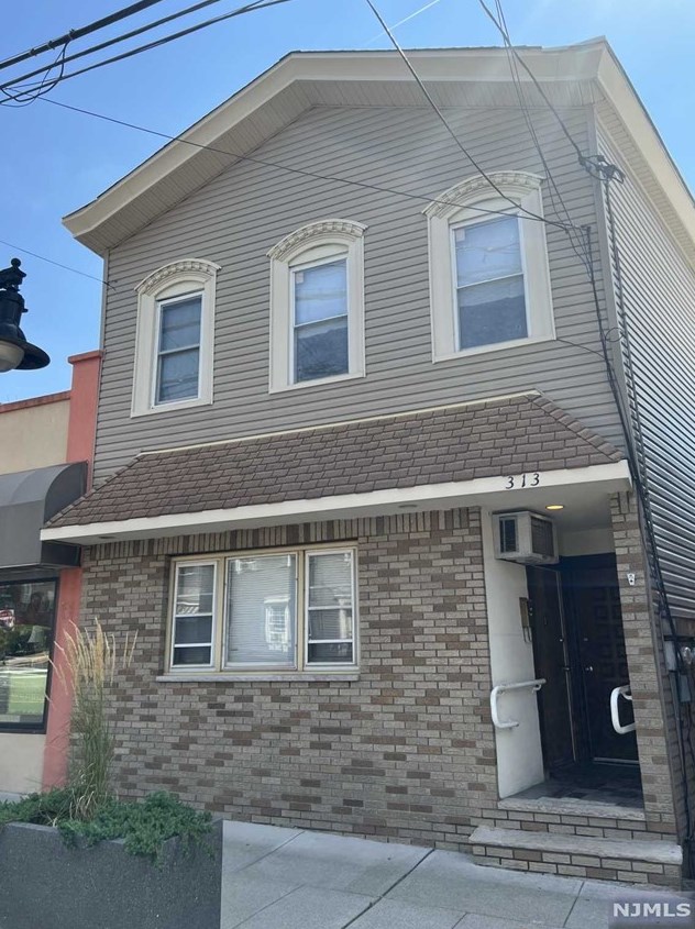 313 Hackensack St, Carlstadt, NJ 07072