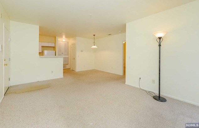 2210 Schindler Ln, Wayne, NJ 07470-1904