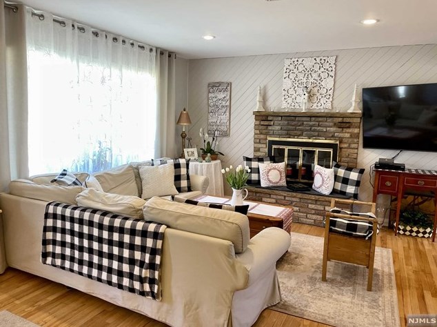 127 Seminole Ave, Oakland, NJ 07436