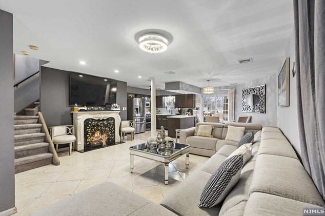 323 Malcolm Ave, Outwater, NJ 07026