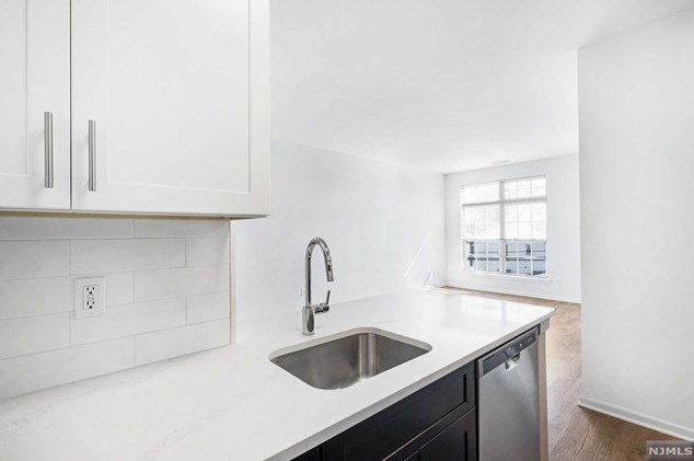 7 Bell St #208, Montclair, NJ 07042