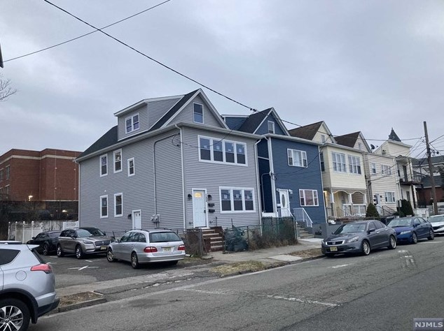 122 Cambridge Ave #2, Outwater, NJ 07026
