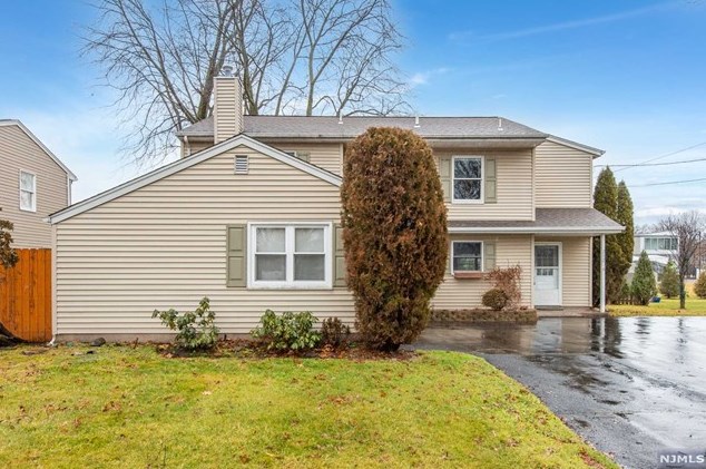 212 Sanford Ave, Emerson, NJ 07630