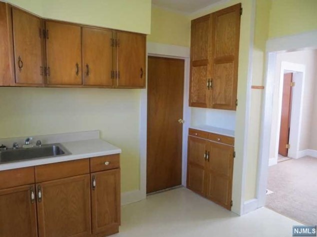 418 Glen Ave #2, Palisades Park, NJ 07650