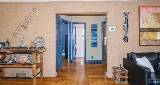 190 Birchwood Dr, Elmwood Park, NJ 07407-1304