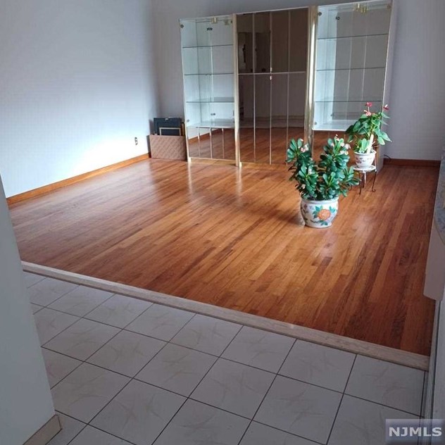 261 3rd St, Palisades Park, NJ 07650