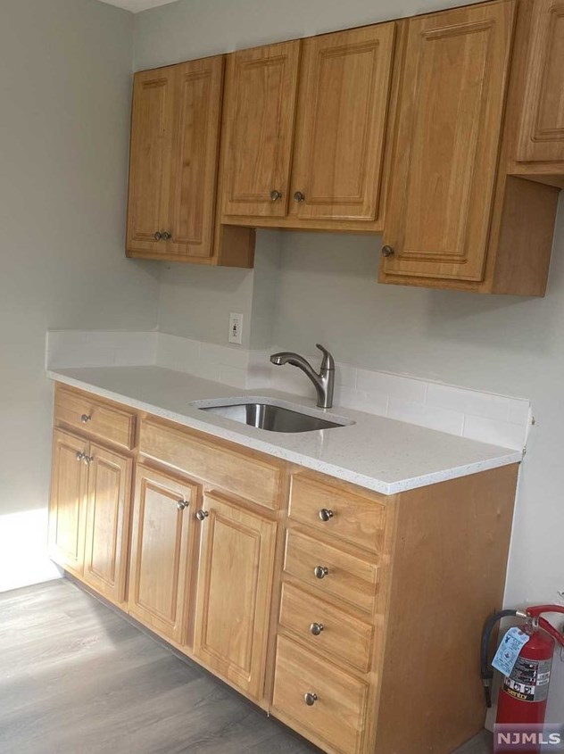 232 Roosevelt Ave, Lodi, NJ 07644