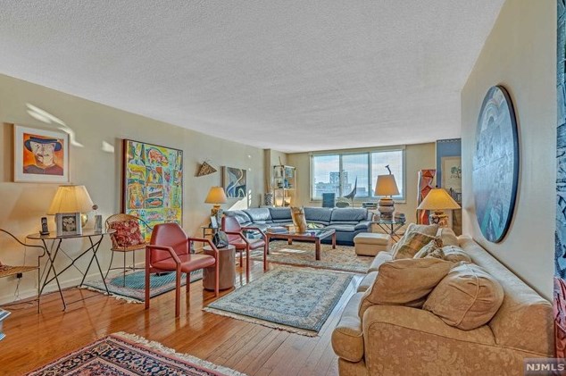 2150 Center Ave #8g, West Fort Lee, NJ 07024
