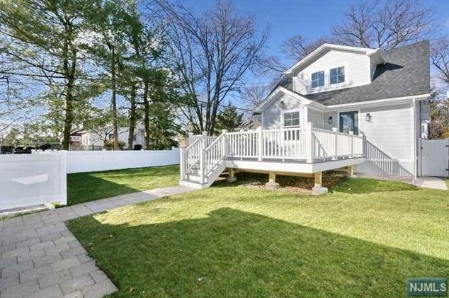 325 Liberty Ave, Hillsdale NJ  07642-2424 exterior