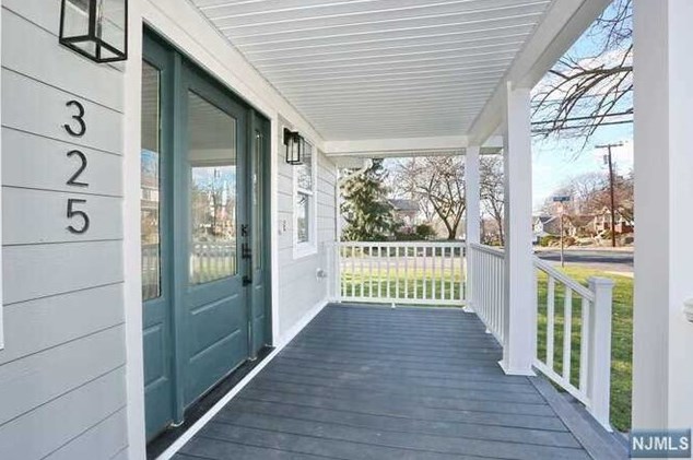 325 Liberty Ave, Hillsdale NJ  07642-2424 exterior