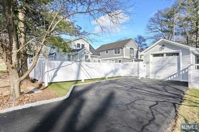 325 Liberty Ave, Hillsdale NJ  07642-2424 exterior