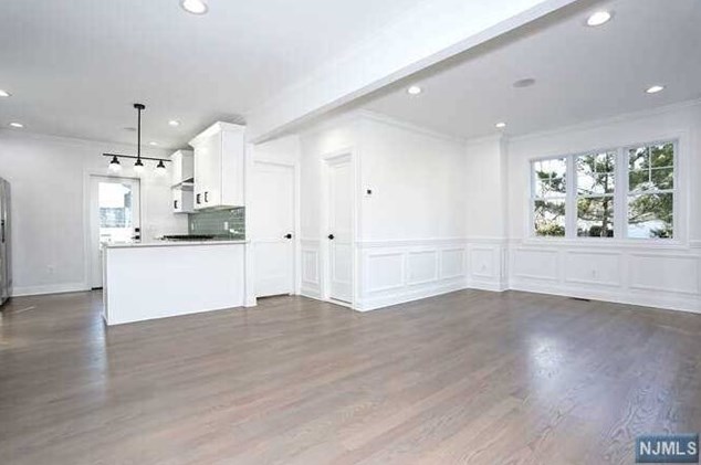 325 Liberty Ave, Hillsdale NJ  07642-2424 exterior