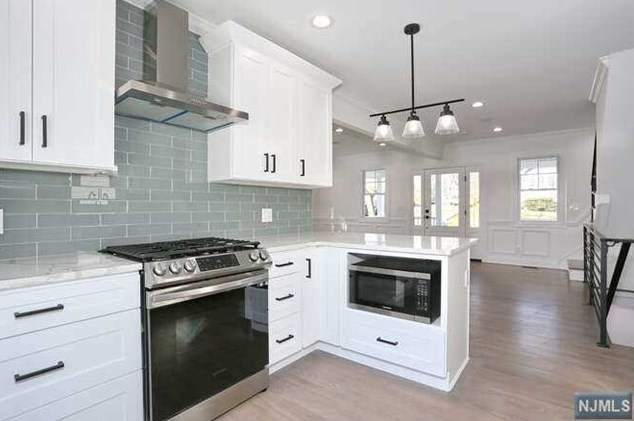 325 Liberty Ave, Hillsdale NJ  07642-2424 exterior