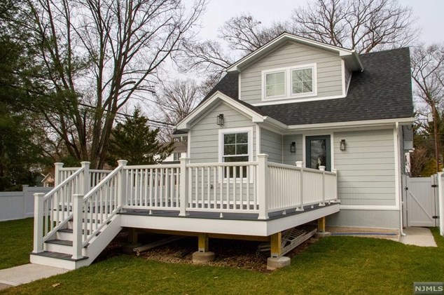 325 Liberty Ave, Hillsdale NJ  07642-2424 exterior
