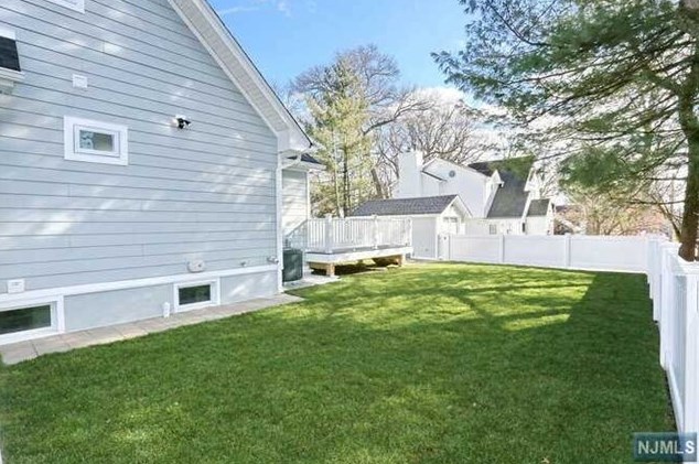 325 Liberty Ave, Hillsdale NJ  07642-2424 exterior