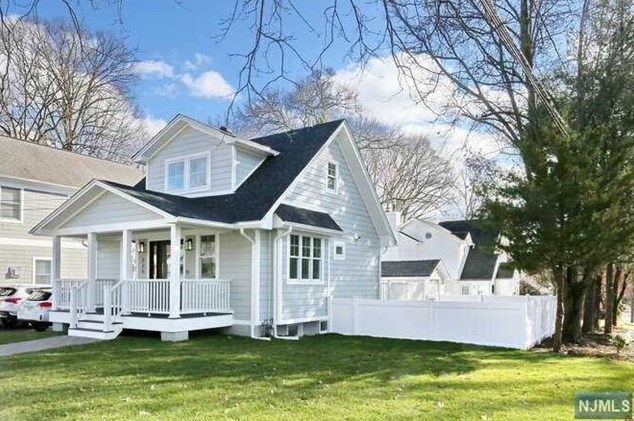 325 Liberty Ave, Hillsdale NJ  07642-2424 exterior