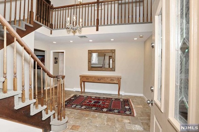 725 Tall Oaks Ct, Franklin Lakes, NJ 07417