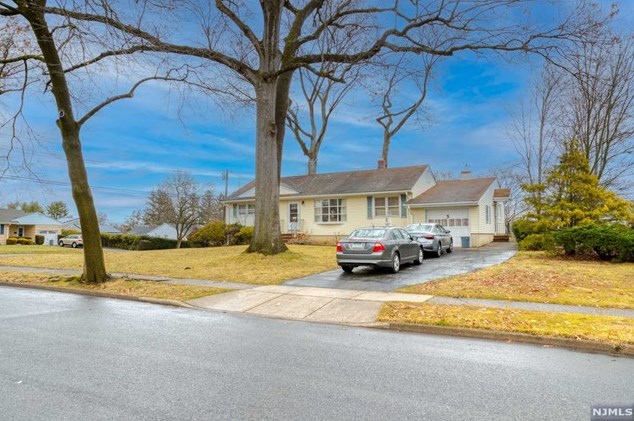 3 Garret Pl, Ridgewood, NJ 07452