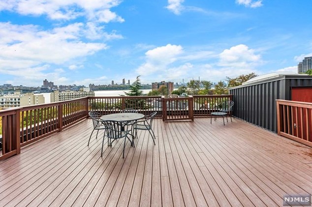 553 Undercliff Ave #18, Edgewater, NJ
