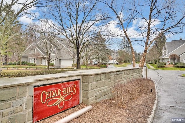 157 Brewster Rd, Wyckoff, NJ 07481-2156