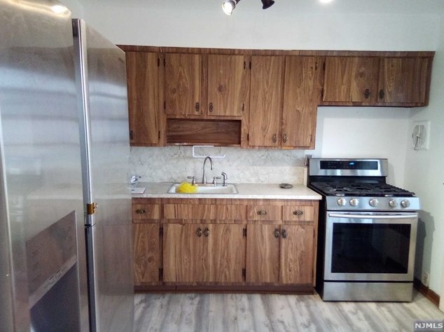 74 Grove St, Bergenfield NJ  07621-2417 exterior