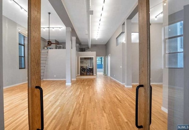 299 Pavonia Ave, Jersey City, NJ 07302