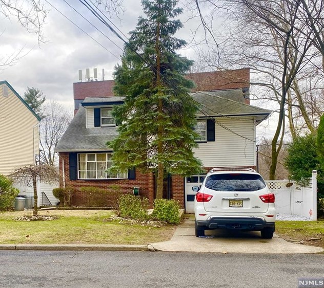 1075 Anna St, Teaneck, NJ 07666