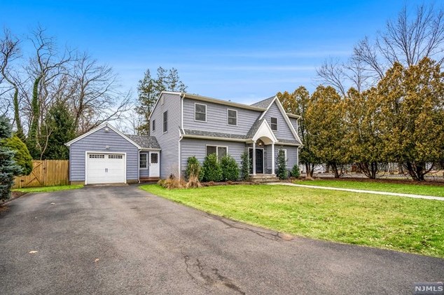 49 Liberty Ave, Hillsdale, NJ 07642-2422
