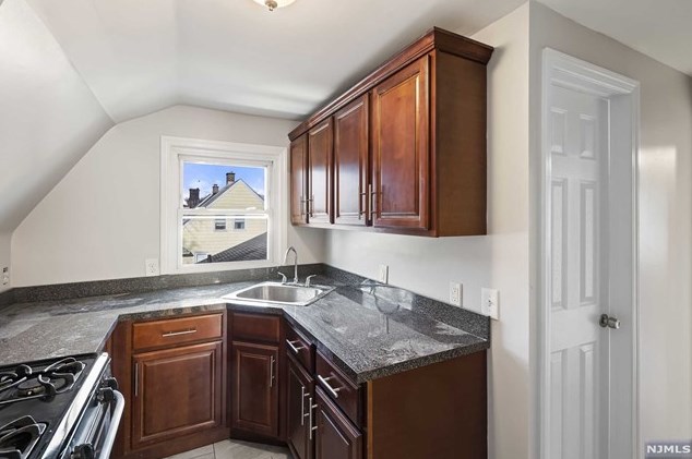 43 Poplar Ave, Hackensack NJ  07601-4708 exterior