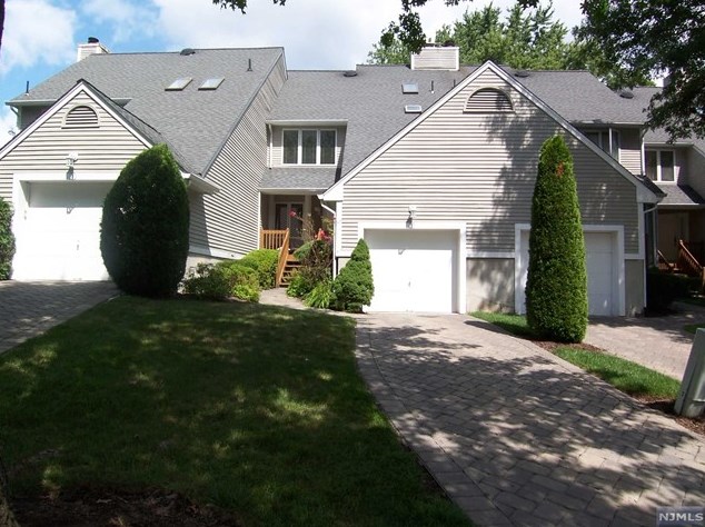 27 Reagan Way, Westwood, NJ 07676-4751