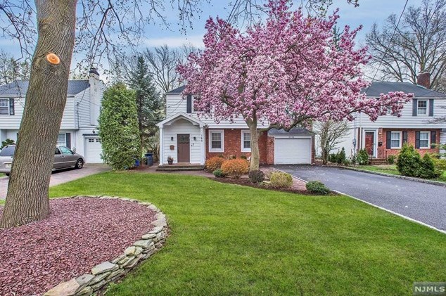 160 W Clinton Ave, Tenafly, NJ 07670