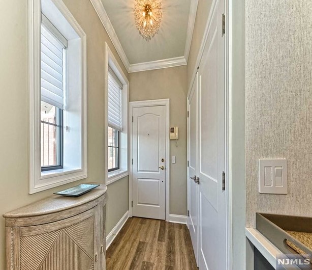 3501 Rio Vista Dr, Mahwah, NJ 07430