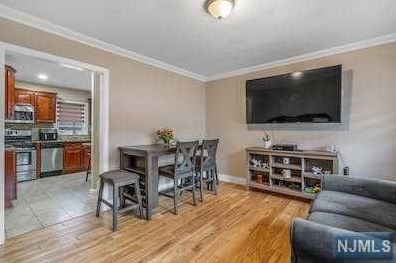 7 Chelsea Dr, Saddle Brook, NJ 07663