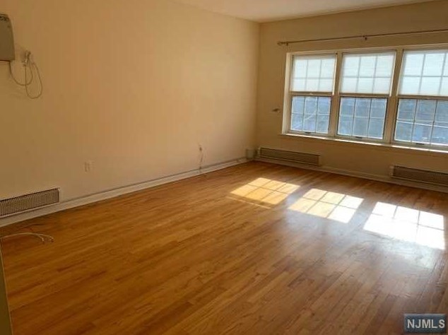 180 High St #4, Nutley, NJ 07110