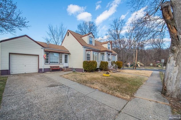 2 Rockaway Ave, West Paterson, NJ 07424