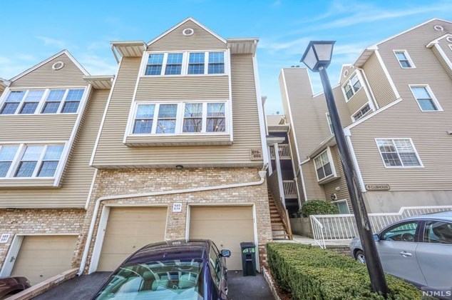 580 Windsor Dr #580, Palisades Park, NJ 07650