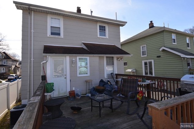 195 Oak St, Teaneck, NJ 07666