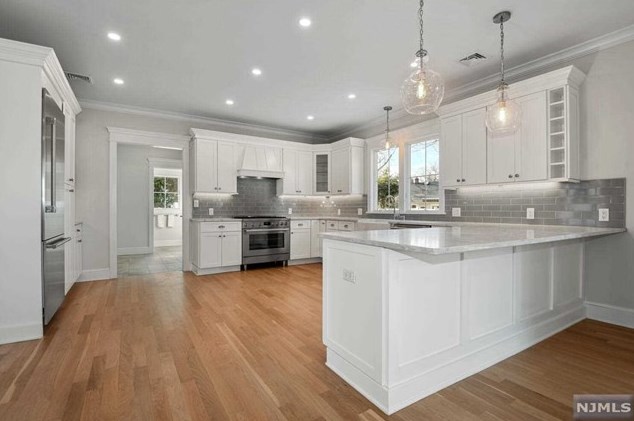 3 Prescott Rd, Ho Ho Kus, NJ 07423